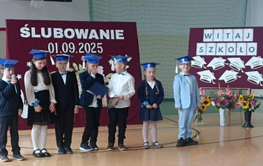 Ślubowanie uczni&oacute;w