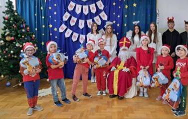 Spotkanie dzieci z Mikolajem