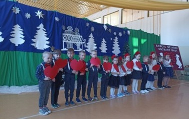 Występ uczni&oacute;w-wiersze.