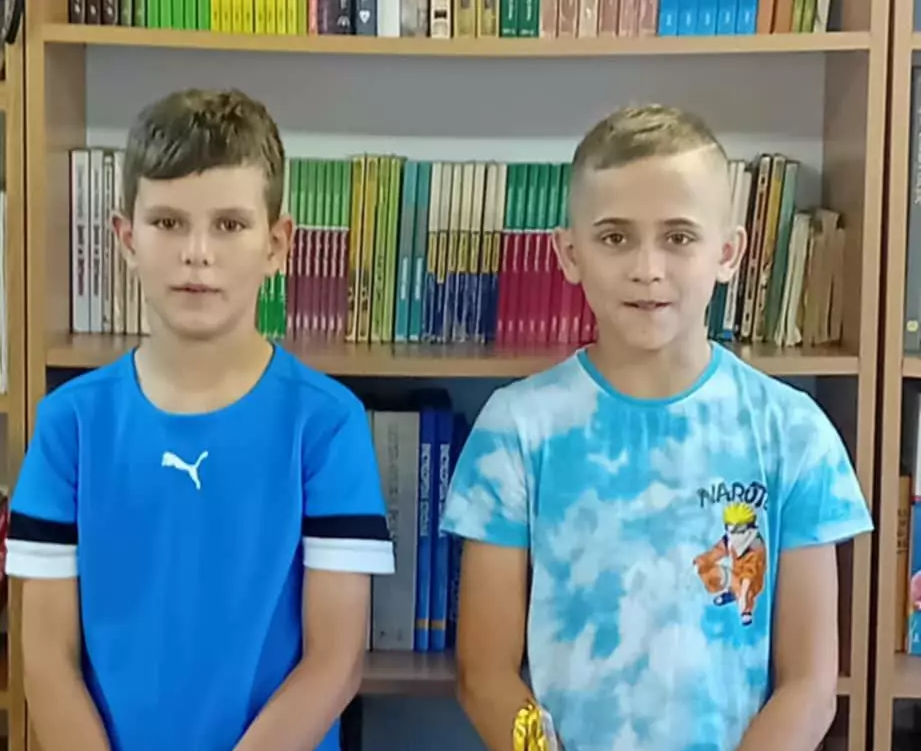 Zdjęcie do Gratulujemy uczniom, kt&oacute;rzy wypożyczyli najwięcej książek!