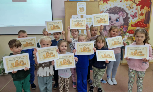 Przedszkolaki z dyplomami